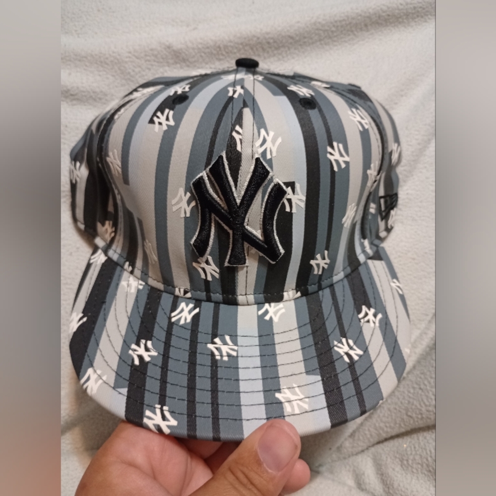 New Era Black and Gray Patterned Cap